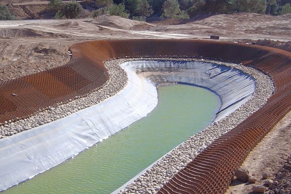 CHỈ DẪN THI CÔNG NEOWEB GIA CỐ MÁI ĐỔ BÊ TÔNG TRÊN NỀN MÀNG HDPE