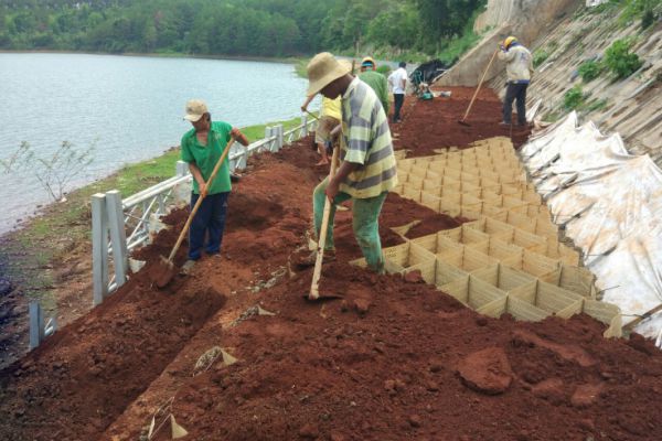 Vải địa kỹ thuật không dệt