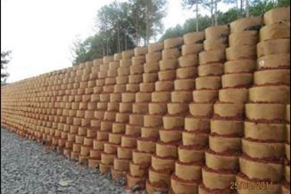 Thiết kế gia cố tường chắn đất